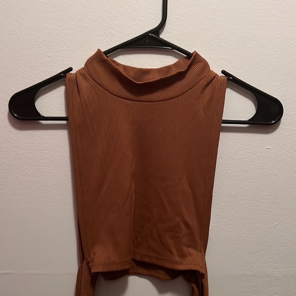 Too - Picture 4 of 5